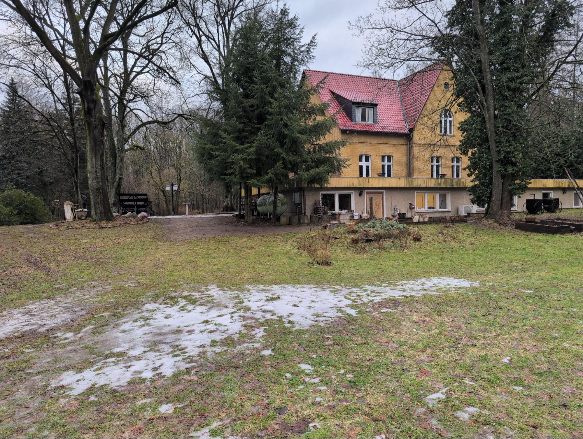 A photo of the main building of Alte Hölle during our Winter visit